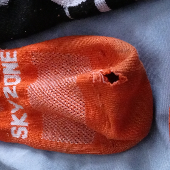 (4)Trampoline park (CRAIG CRUISERS/SKY ZONE) socks - Picture 4 of 4